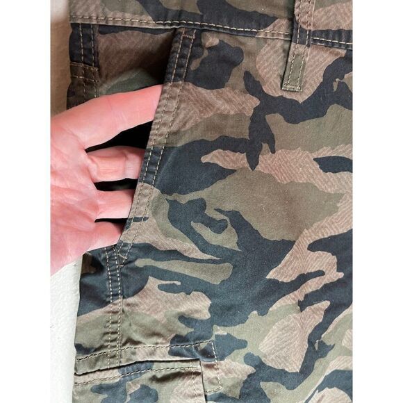 Levi Strauss Signature Cargo Shorts.  Camouflage. Size 38 - Picture 3 of 10